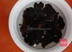 Illustration of how to make scrambled eggs with tomatoes and fungus 6