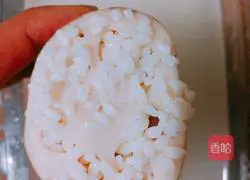 Illustration of how to make brown sugar glutinous rice and lotus root 2