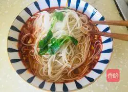 Illustration of how to make noodles in sour soup 5