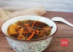 Illustration of how to make chicken soup with morels, cordyceps and flowers 7