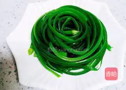 Illustration of how to make cold garlic cloves by hand 5