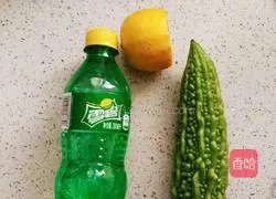 Illustration of how to make bitter melon, sprite and lemon drink 1