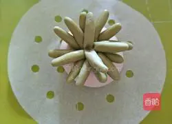 Illustration of how to make succulent-shaped steamed buns 22