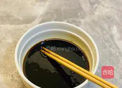 Illustration of how to make noodles with scallion oil 2