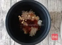 Illustration of how to make peach gum, lotus seeds and tremella soup (beauty and beauty) 8