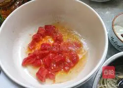 Illustration of how to make tomato and lettuce pasta 4