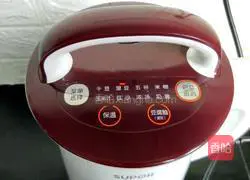 Illustration of how to make brown sugar, red dates and white fungus soup 6