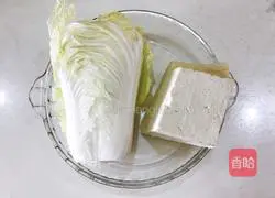 Illustration of how to make hand-braised tofu and cabbage soup 2