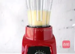 Illustration of how to make pineapple and snow pear juice 3