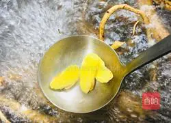 Illustration of how to make five-fingered peach and jujube soup 4