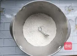 Illustration of how to make pork and beans stuffed buns 2