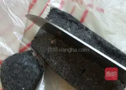 Illustration of how to make oil packets 9