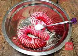 Illustration of how to make cold panlong carrots 5