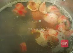 How to make fungus, tofu, tomato and beef bone soup Illustration 7