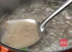 Illustration of how to make black fungus and yam spine soup 6