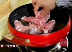 The college entrance examination is just around the corner, try this potato spine dish for a nutritious meal Soup! Illustration of how to do it 6