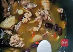 Illustration of how to make chicken soup with red dates and lotus seeds 6