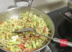 Illustration of how to make braised noodles 15