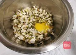 Illustration of how to make acacia flower soft cake 3