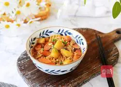 Illustration of how to make potato and ham braised noodles 15