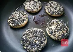 Illustration of how to make sweet potato bean paste cake 18