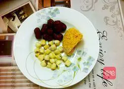 Illustration of how to make red date and white fungus soup 1