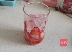 Illustration of how to make double berry lemon tea 9