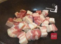 Illustration of how to cook pork with spring bamboo shoots 5