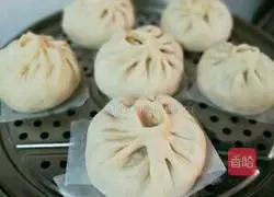 Illustration of how to make cabbage and pork buns 7