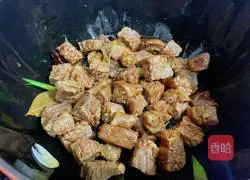 Illustration of how to make beef brisket and potatoes stewed with tomatoes 11