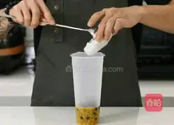 Illustration of how to make the same passion fruit double cannon from coco 5