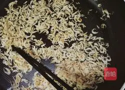 Illustration of how to make shrimp, egg and leek box 4