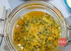 Illustration of how to make lemon passion fruit honey water 14