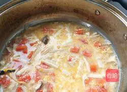 Illustration of how to make king oyster mushroom and egg soup 4