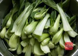 Illustration of how to make vegetable leaf and pork liver paste 2