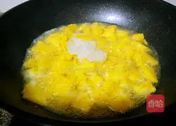 Illustration of how to make two-color steamed buns with pineapple filling and smile 1