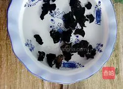 Illustration of how to make fungus and egg soup 2