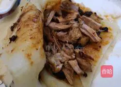 Illustration of how to add eggs to flatbread 4