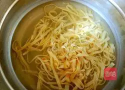 Illustration of how to make cold shredded tofu 3