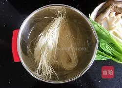 Illustration of how to make shrimp and vegetable rice noodles 2