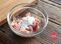 Illustration of how to make shredded vegetable and pork noodle soup 2