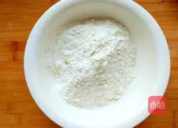 Illustration of how to make leek, egg and shrimp dumplings 1