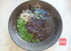 Illustration of how to make fresh meat wontons 8