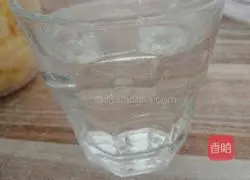 Illustration of how to make freshly squeezed apple juice 4