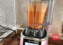 Illustration of how to make tomato and carrot juice 4