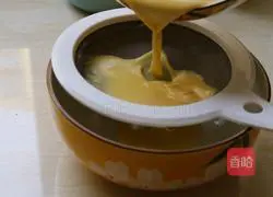 Illustration of how to make peach gum and egg custard 3