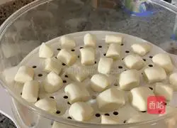 Illustration of how to make golden steamed buns 6