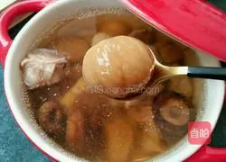 Mushrooms and chestnuts Illustration of how to make lean meat soup 8