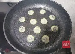 Illustration of how to make cucumber pancakes 7