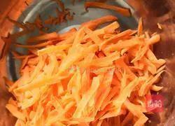 Illustration of how to make potato and carrot burritos 1